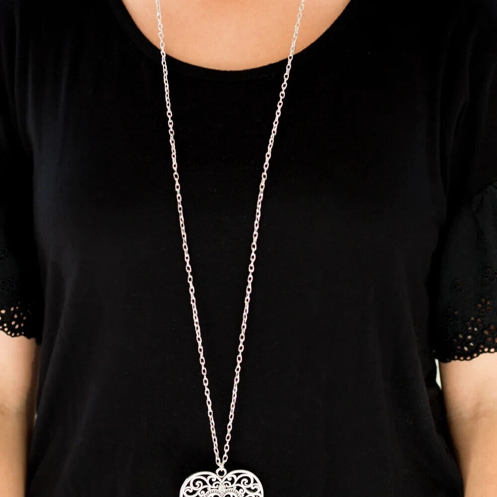 Elegant Silver Pendant Necklace - Picture 1 of 3